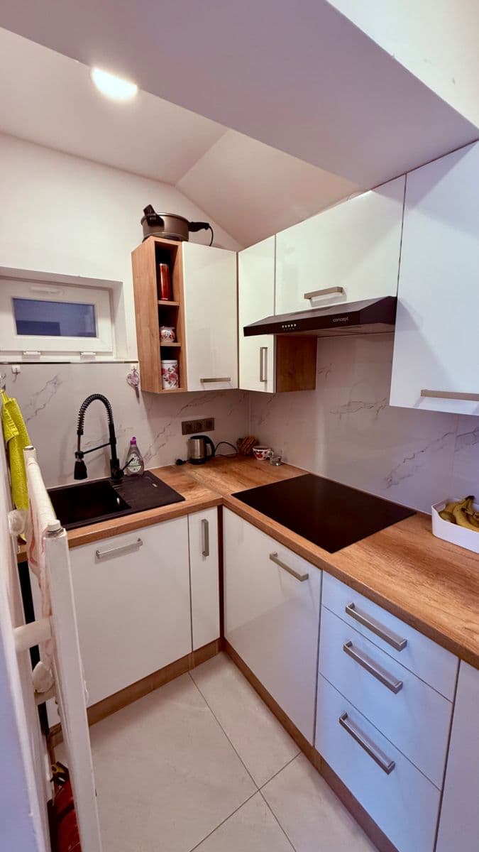 Pronájem bytu 1+kk 30 m², Palackého náměstí, Řevnice, Středočeský kraj Pronájem bytu 1+kk 30 m², Palackého náměstí, Řevnice, Středočeský kraj