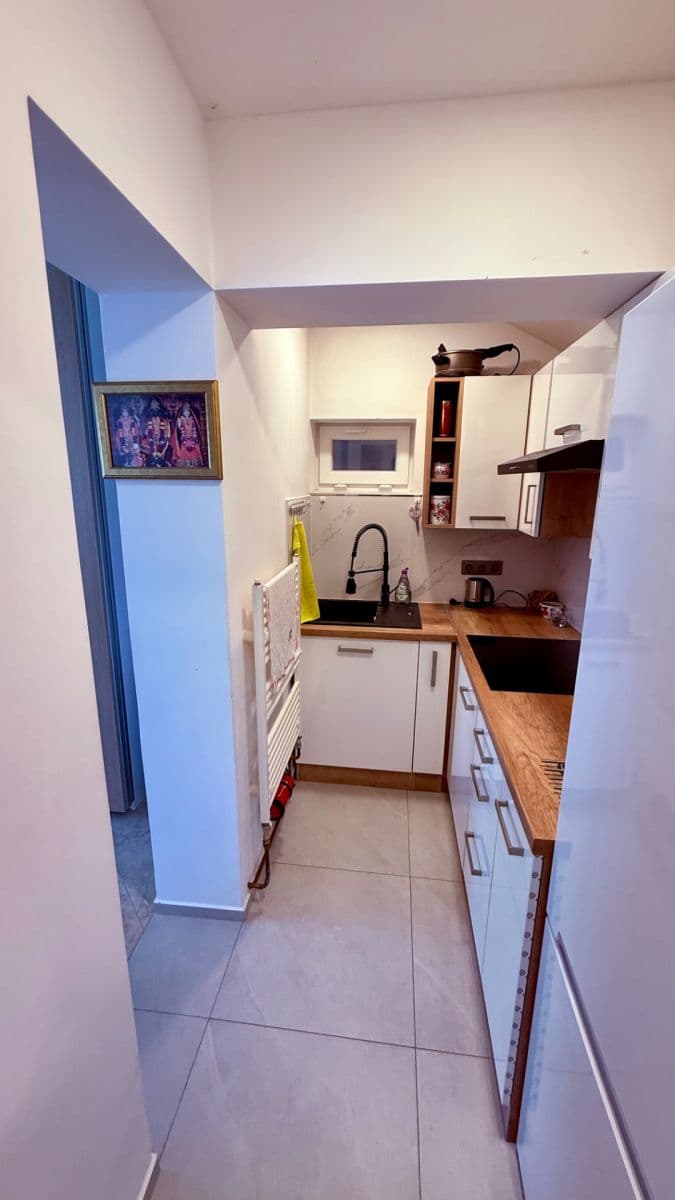 Pronájem bytu 1+kk 30 m², Palackého náměstí, Řevnice, Středočeský kraj Pronájem bytu 1+kk 30 m², Palackého náměstí, Řevnice, Středočeský kraj