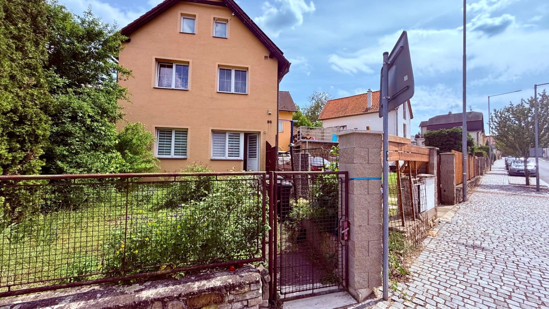 Pronájem bytu 1+kk 30 m², Palackého náměstí, Řevnice, Středočeský kraj Pronájem bytu 1+kk 30 m², Palackého náměstí, Řevnice, Středočeský kraj