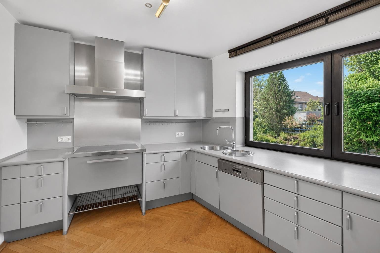 Prodej domu 377 m², pozemek 704 m², Tirgrathsfeldweg 7, Moers, Severní Porýní-Vestfálsko Prodej domu 377 m², pozemek 704 m², Tirgrathsfeldweg 7, Moers, Severní Porýní-Vestfálsko