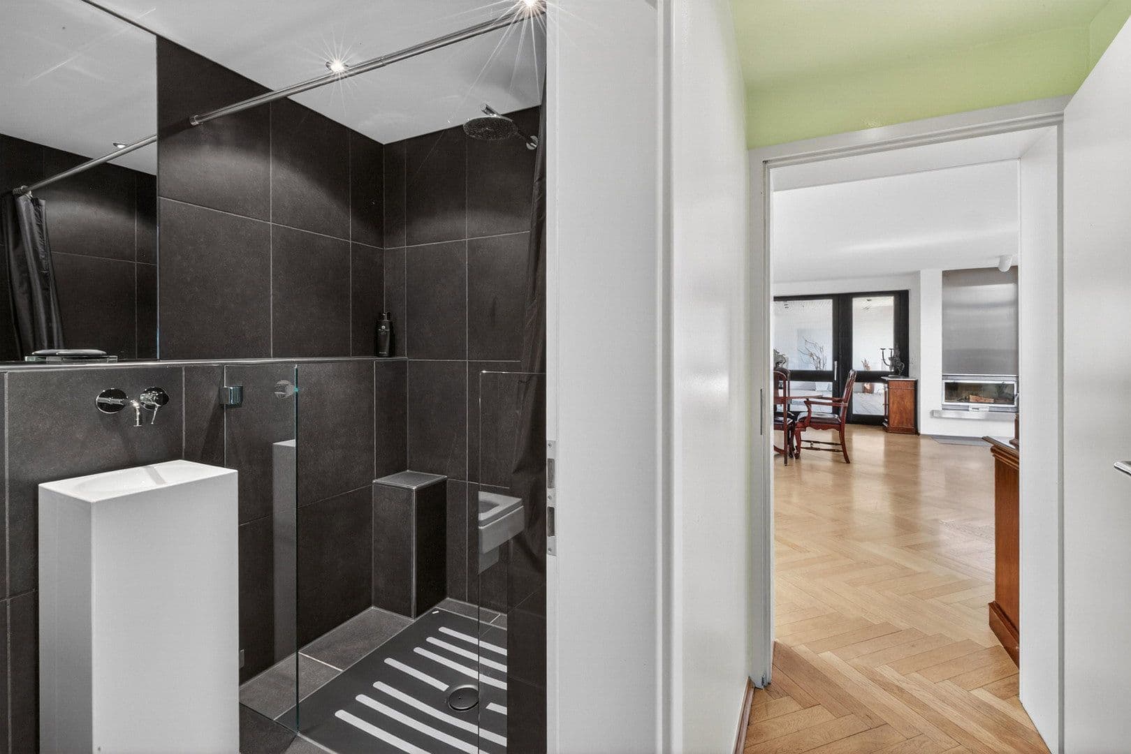 Prodej domu 377 m², pozemek 704 m², Tirgrathsfeldweg 7, Moers, Severní Porýní-Vestfálsko Prodej domu 377 m², pozemek 704 m², Tirgrathsfeldweg 7, Moers, Severní Porýní-Vestfálsko