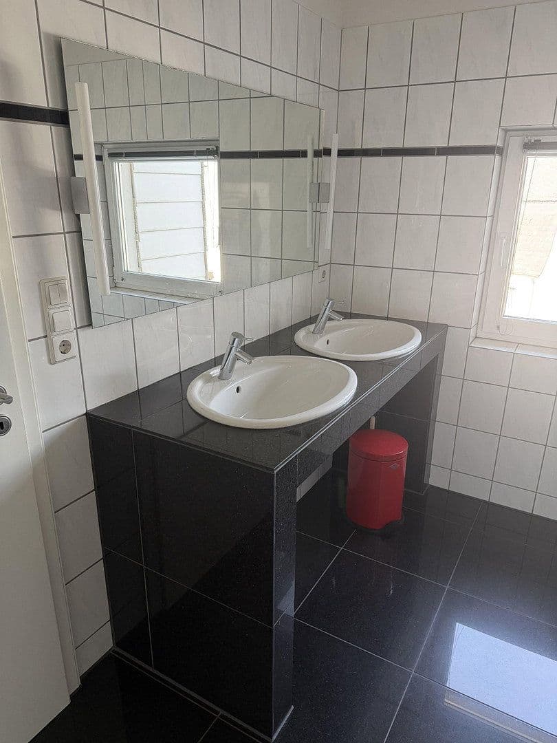 Prodej bytu 4+1 123 m², Oststraße 2, Wickede (Ruhr), Severní Porýní-Vestfálsko Prodej bytu 4+1 123 m², Oststraße 2, Wickede (Ruhr), Severní Porýní-Vestfálsko