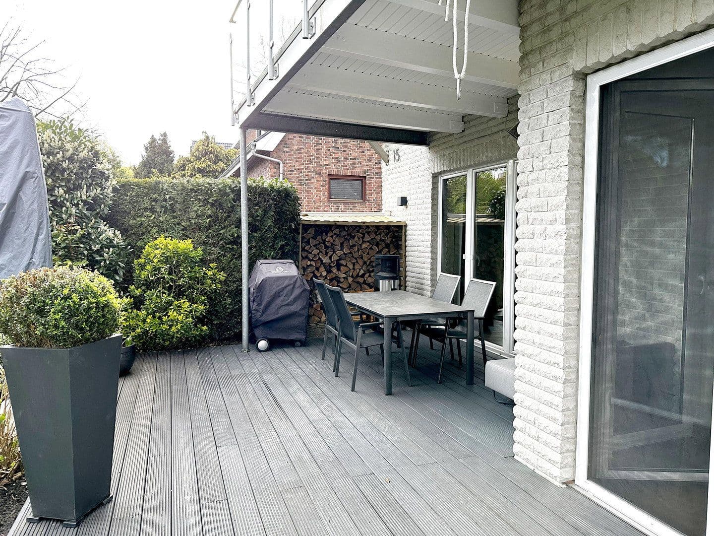 Prodej domu 210 m², pozemek 425 m², Pinneberg, Šlesvicko-Holštýnsko Prodej domu 210 m², pozemek 425 m², Pinneberg, Šlesvicko-Holštýnsko