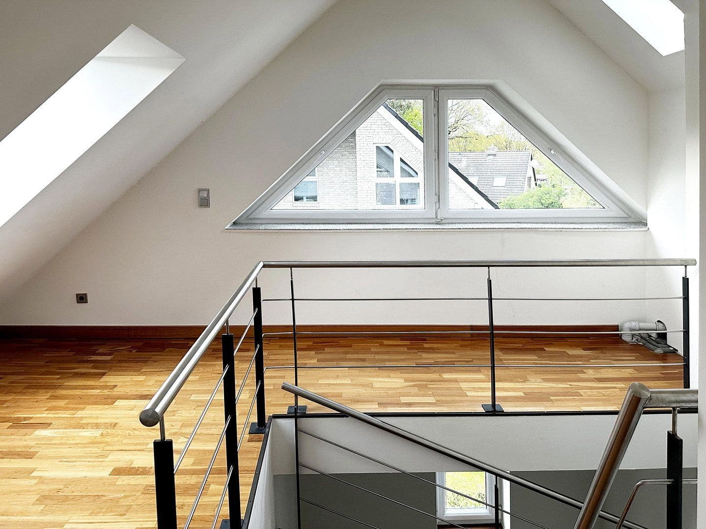 Prodej domu 210 m², pozemek 425 m², Pinneberg, Šlesvicko-Holštýnsko Prodej domu 210 m², pozemek 425 m², Pinneberg, Šlesvicko-Holštýnsko