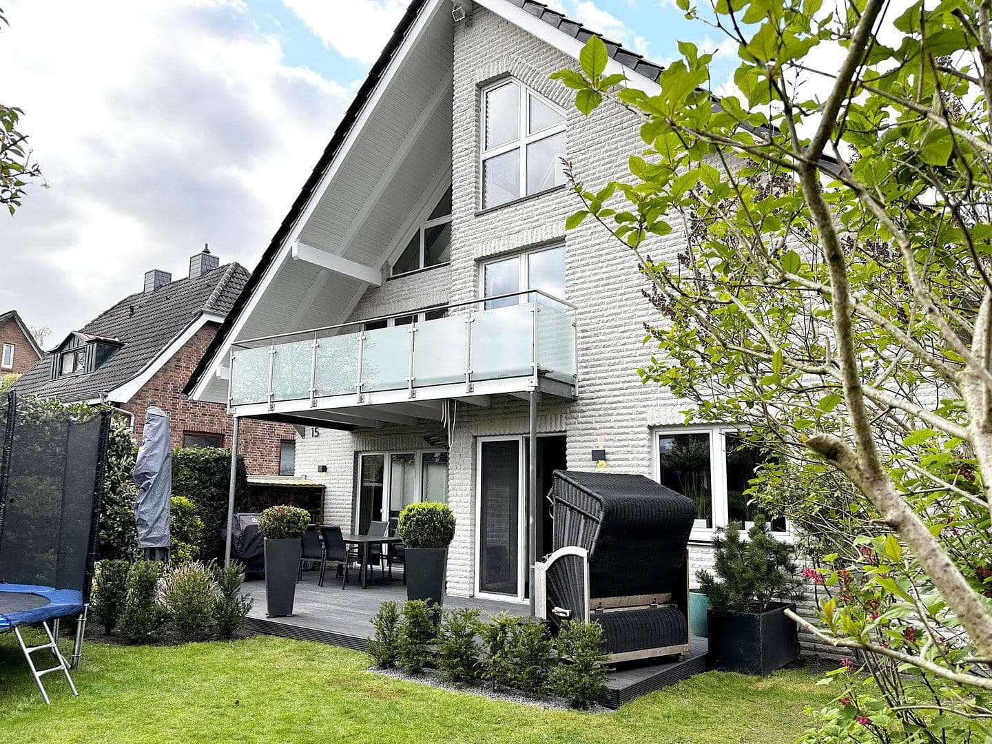 Prodej domu 210 m², pozemek 425 m², Pinneberg, Šlesvicko-Holštýnsko Prodej domu 210 m², pozemek 425 m², Pinneberg, Šlesvicko-Holštýnsko
