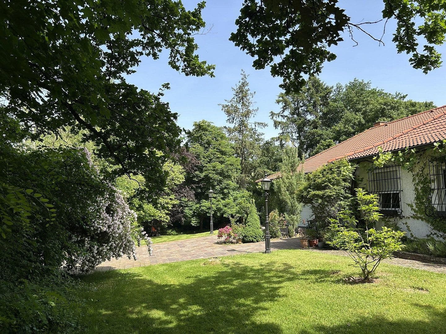 Prodej domu 320 m², pozemek 11.000 m², Kanzem, Porýní-Falc Prodej domu 320 m², pozemek 11.000 m², Kanzem, Porýní-Falc