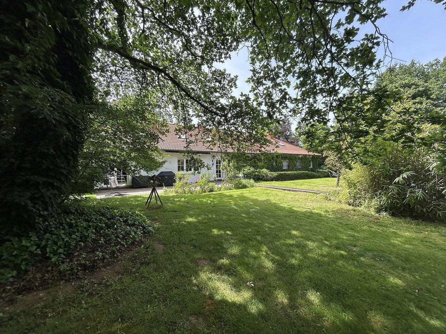 Prodej domu 320 m², pozemek 11.000 m², Kanzem, Porýní-Falc Prodej domu 320 m², pozemek 11.000 m², Kanzem, Porýní-Falc