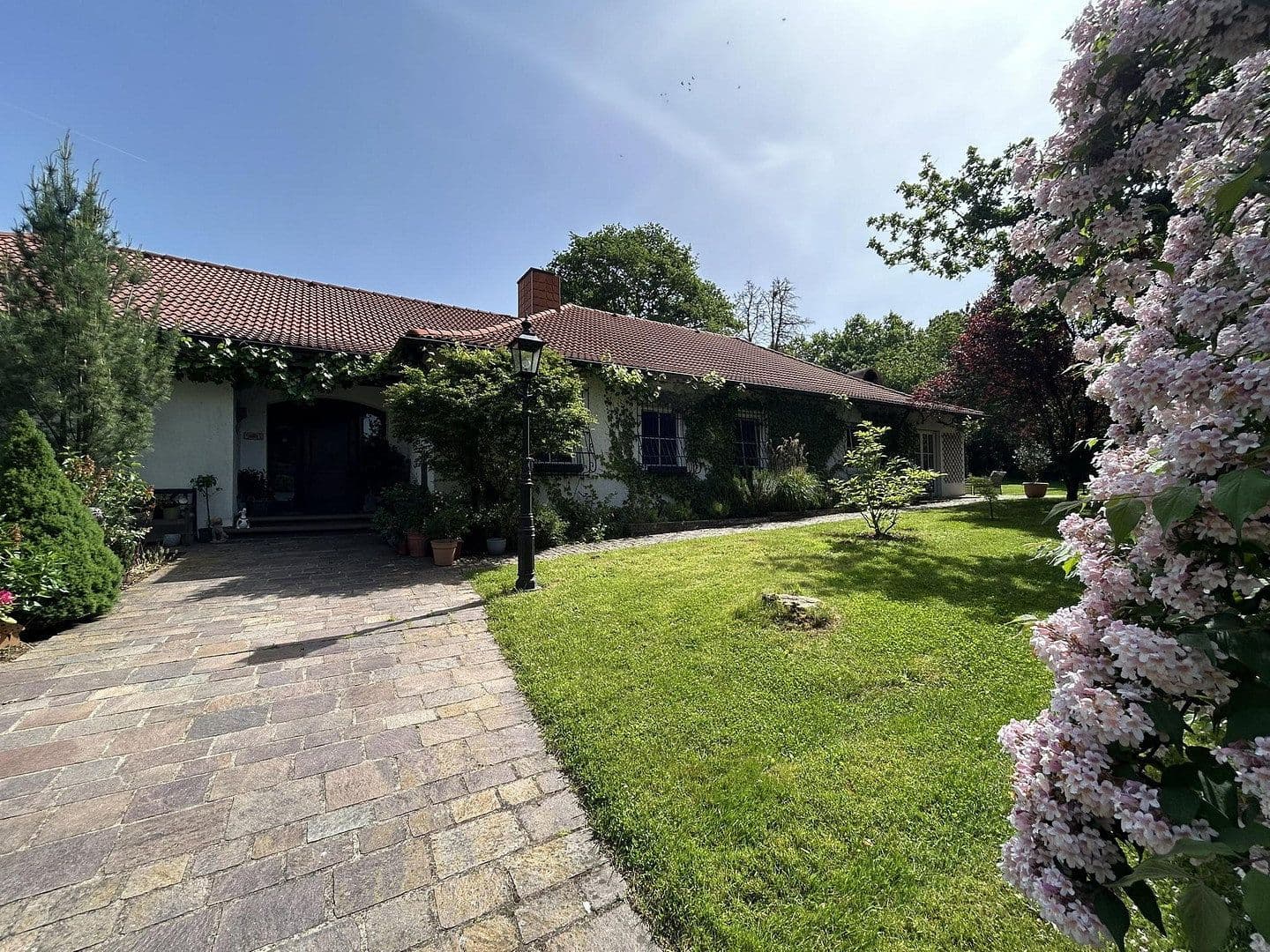 Prodej domu 320 m², pozemek 11.000 m², Kanzem, Porýní-Falc Prodej domu 320 m², pozemek 11.000 m², Kanzem, Porýní-Falc