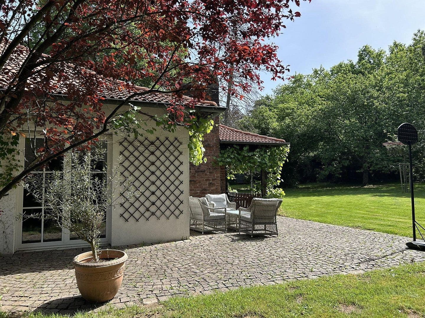 Prodej domu 320 m², pozemek 11.000 m², Kanzem, Porýní-Falc Prodej domu 320 m², pozemek 11.000 m², Kanzem, Porýní-Falc