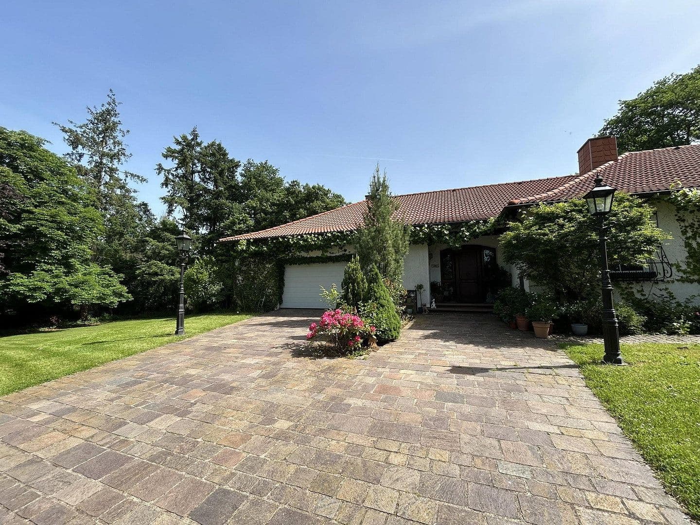 Prodej domu 320 m², pozemek 11.000 m², Kanzem, Porýní-Falc Prodej domu 320 m², pozemek 11.000 m², Kanzem, Porýní-Falc
