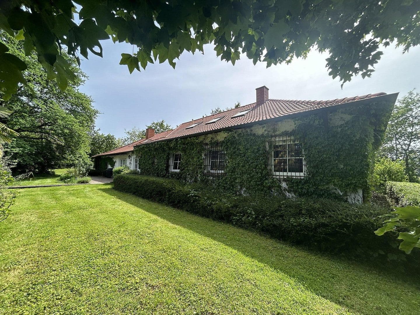 Prodej domu 320 m², pozemek 11.000 m², Kanzem, Porýní-Falc Prodej domu 320 m², pozemek 11.000 m², Kanzem, Porýní-Falc