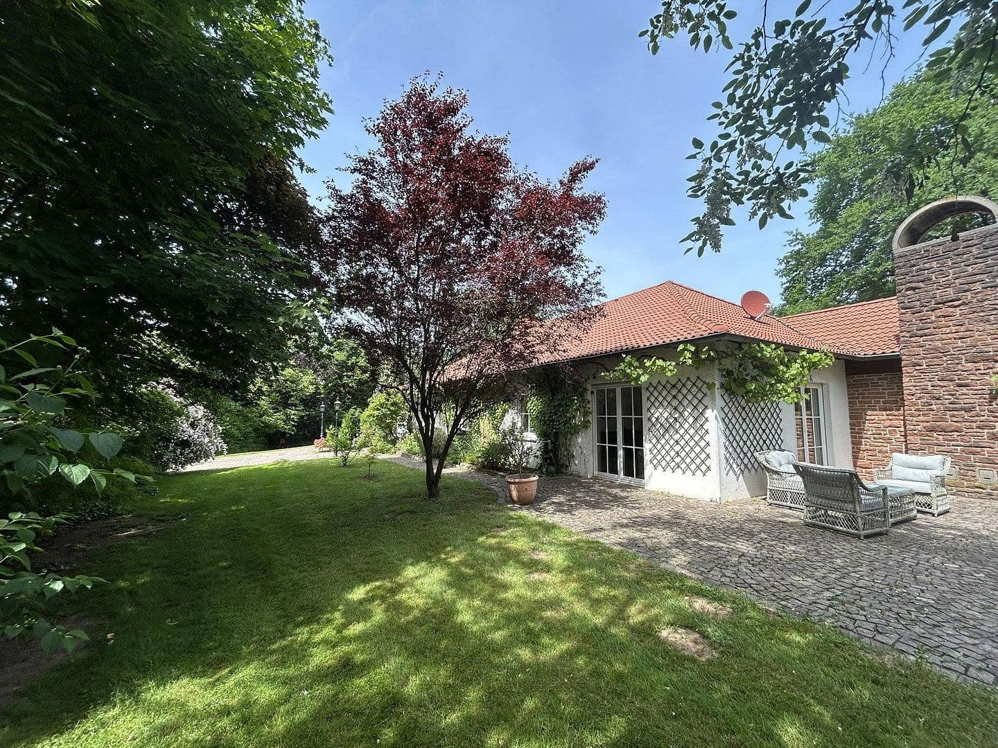 Prodej domu 320 m², pozemek 11.000 m², Kanzem, Porýní-Falc Prodej domu 320 m², pozemek 11.000 m², Kanzem, Porýní-Falc