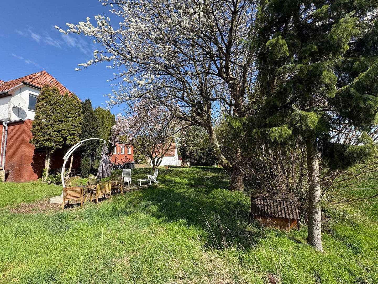 Prodej domu 300 m², pozemek 2.432 m², Möllberger Heide 105, Porta Westfalica, Severní Porýní-Vestfálsko Prodej domu 300 m², pozemek 2.432 m², Möllberger Heide 105, Porta Westfalica, Severní Porýní-Vestfálsko