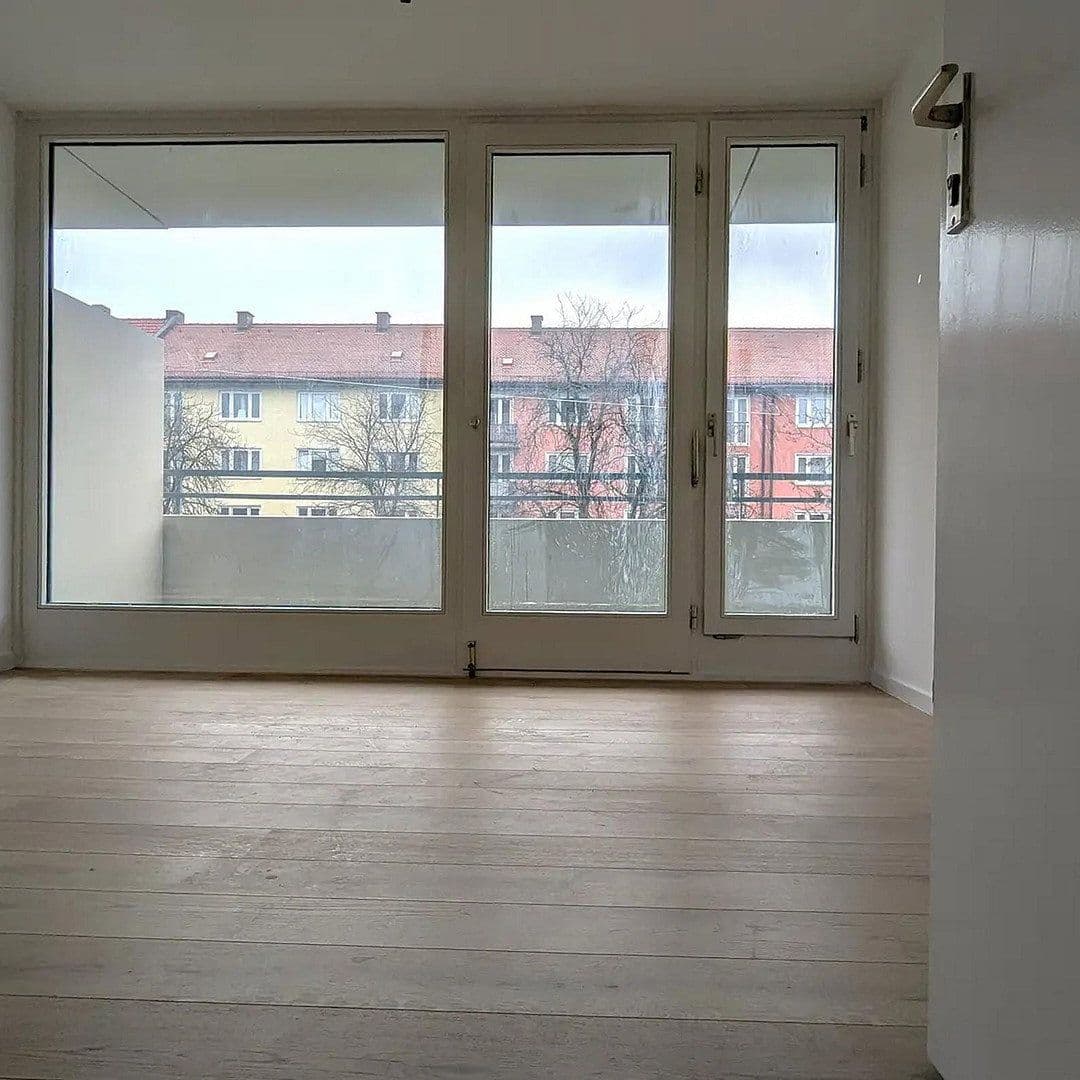 Pronájem bytu 3+1 95 m², Johann-Clanze-Straße 49, München, Bavorsko Pronájem bytu 3+1 95 m², Johann-Clanze-Straße 49, München, Bavorsko