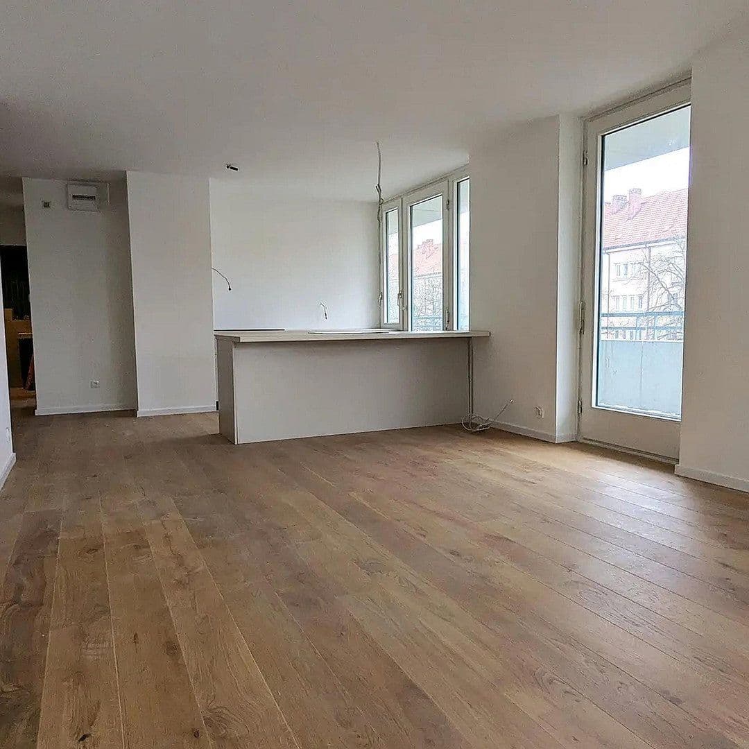 Pronájem bytu 3+1 95 m², Johann-Clanze-Straße 49, München, Bavorsko Pronájem bytu 3+1 95 m², Johann-Clanze-Straße 49, München, Bavorsko