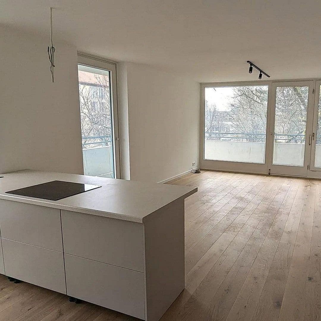 Pronájem bytu 3+1 95 m², Johann-Clanze-Straße 49, München, Bavorsko Pronájem bytu 3+1 95 m², Johann-Clanze-Straße 49, München, Bavorsko