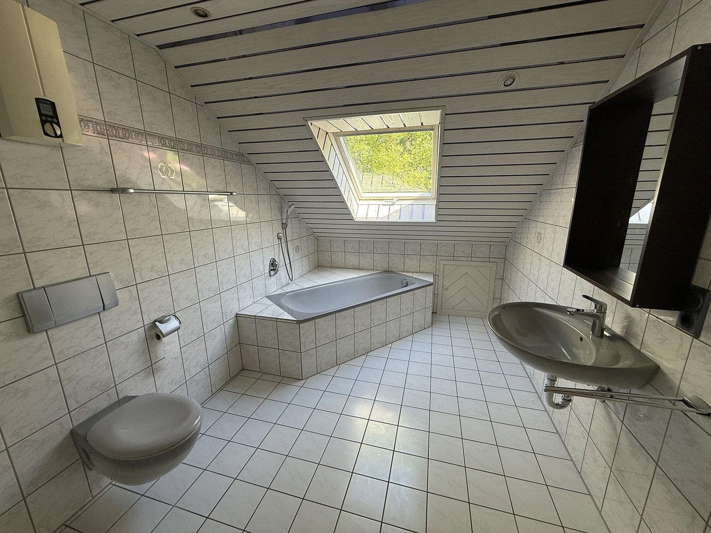Pronájem bytu 3+1 85 m², Rheinböllen, Porýní-Falc Pronájem bytu 3+1 85 m², Rheinböllen, Porýní-Falc
