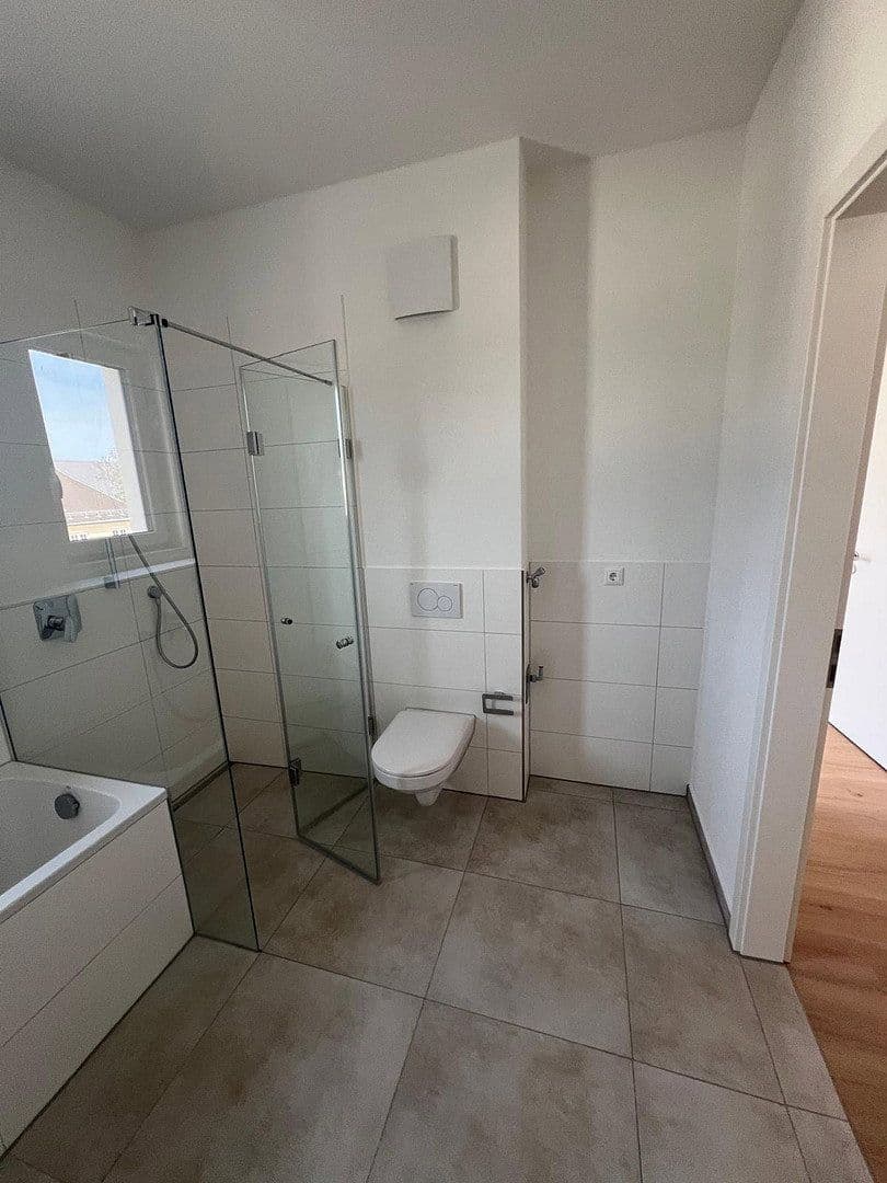 Pronájem bytu 3+1 94 m², Dorfstraße 11b, Germering, Bavorsko Pronájem bytu 3+1 94 m², Dorfstraße 11b, Germering, Bavorsko