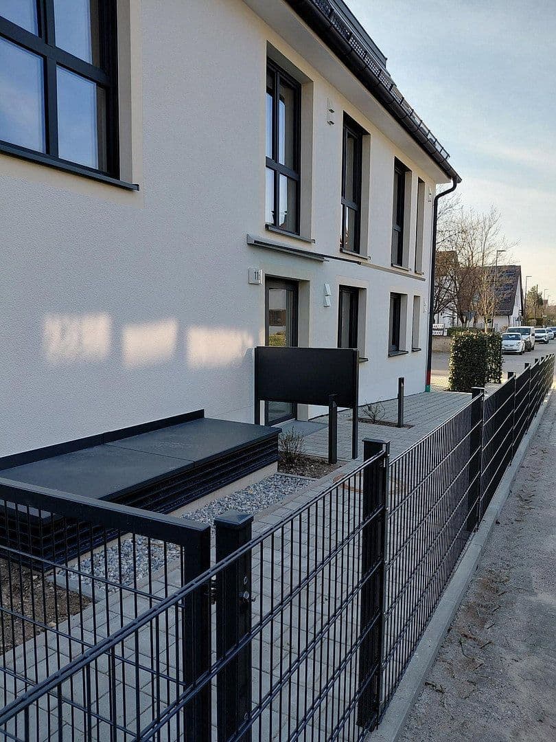 Pronájem bytu 3+1 94 m², Dorfstraße 11b, Germering, Bavorsko Pronájem bytu 3+1 94 m², Dorfstraße 11b, Germering, Bavorsko