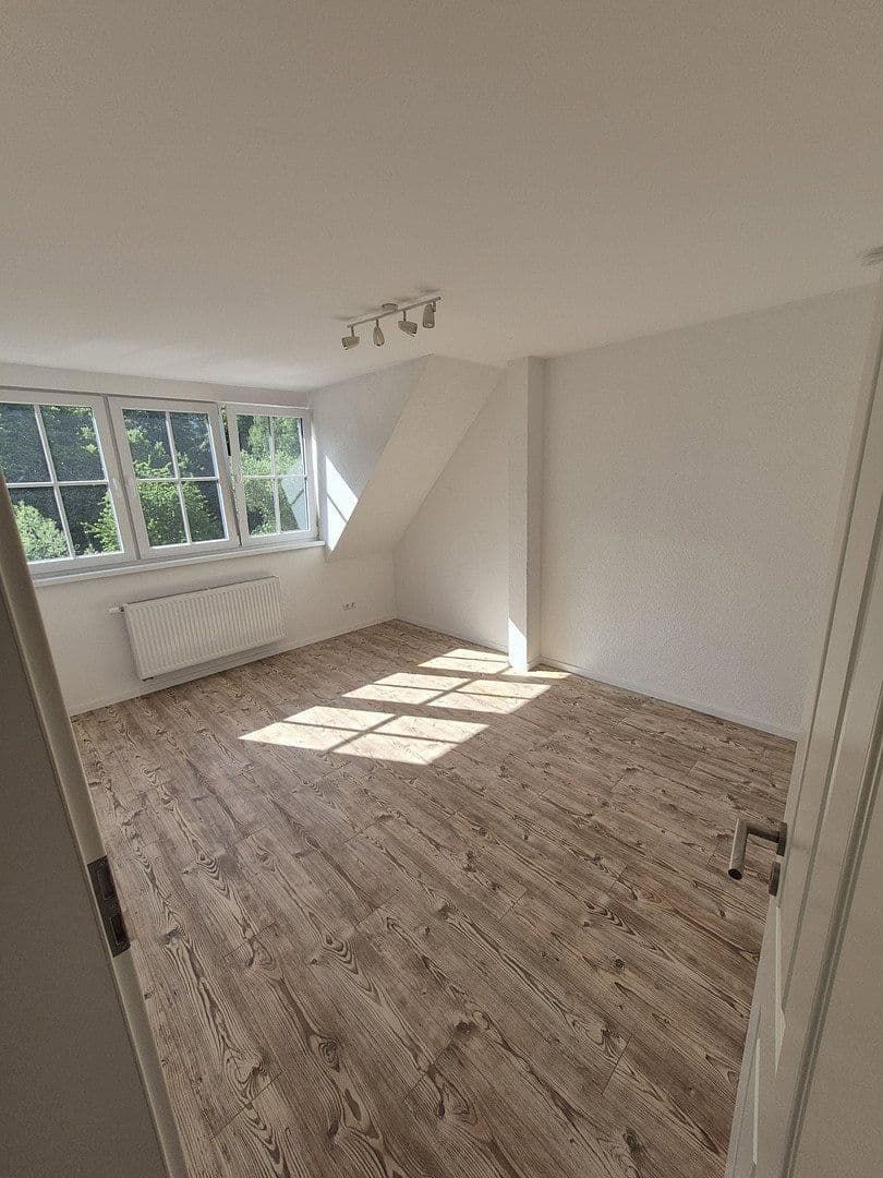 Pronájem bytu 3+1 65 m², Pforzheim, Bádensko-Württembersko Pronájem bytu 3+1 65 m², Pforzheim, Bádensko-Württembersko