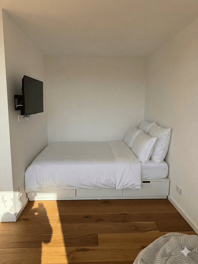 Pronájem bytu 1+1 37 m², Münsterstrasse 161, Düsseldorf, Severní Porýní-Vestfálsko Pronájem bytu 1+1 37 m², Münsterstrasse 161, Düsseldorf, Severní Porýní-Vestfálsko