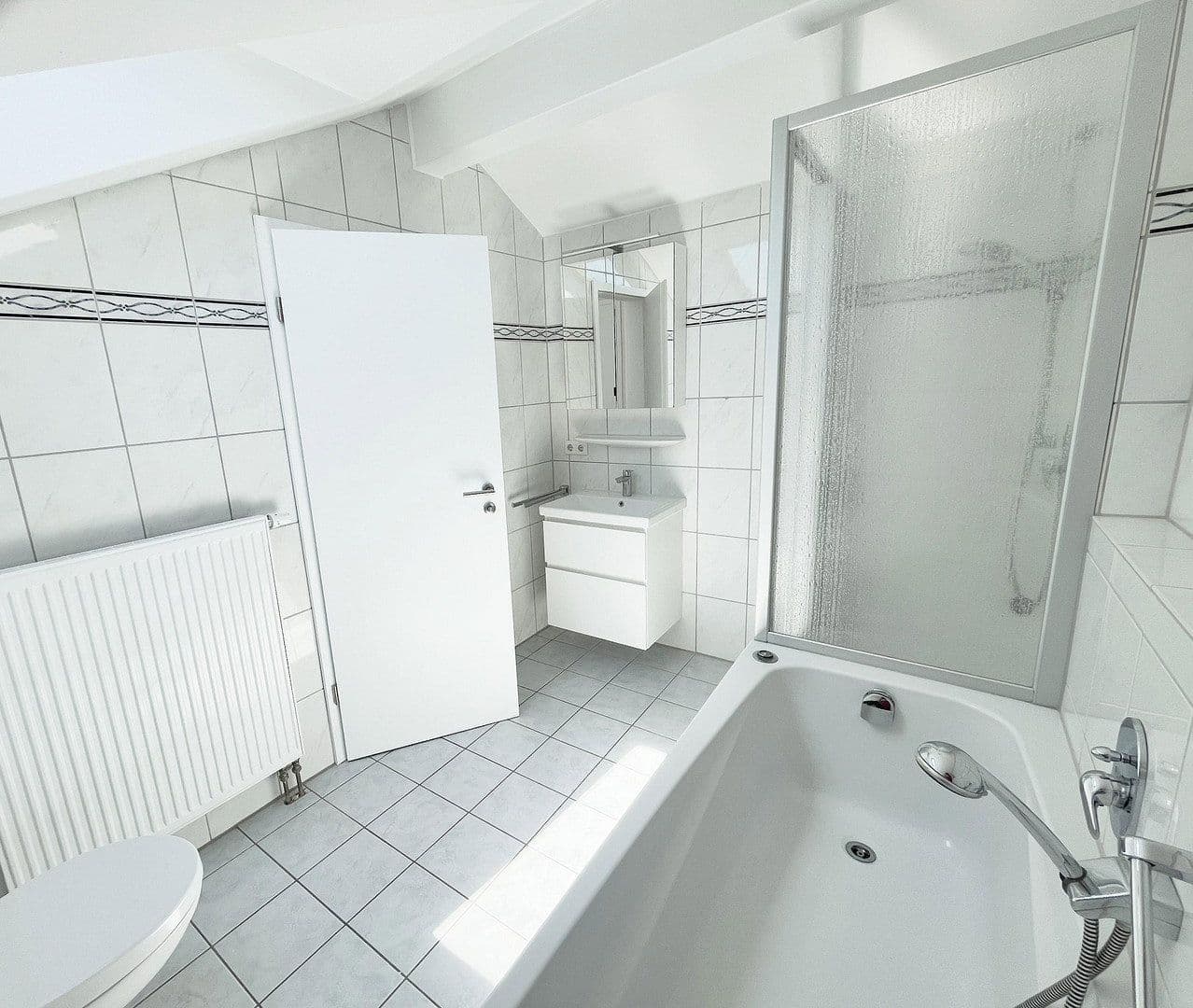Pronájem bytu 3+kk 103 m², Pforzheim, Bádensko-Württembersko Pronájem bytu 3+kk 103 m², Pforzheim, Bádensko-Württembersko