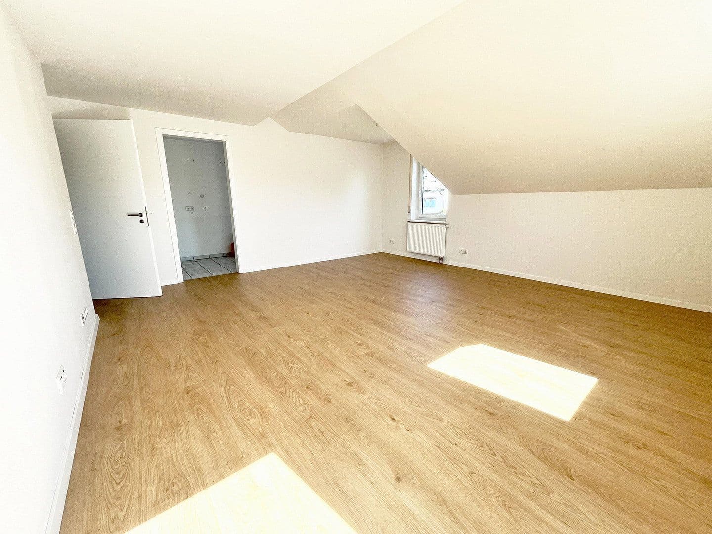 Pronájem bytu 3+kk 103 m², Pforzheim, Bádensko-Württembersko Pronájem bytu 3+kk 103 m², Pforzheim, Bádensko-Württembersko