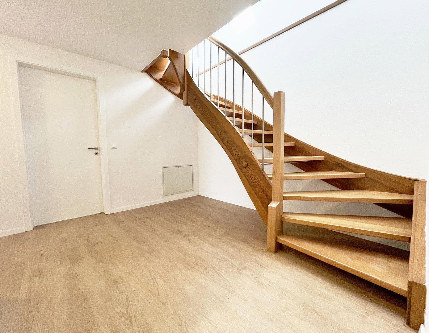 Pronájem bytu 3+kk 103 m², Pforzheim, Bádensko-Württembersko Pronájem bytu 3+kk 103 m², Pforzheim, Bádensko-Württembersko