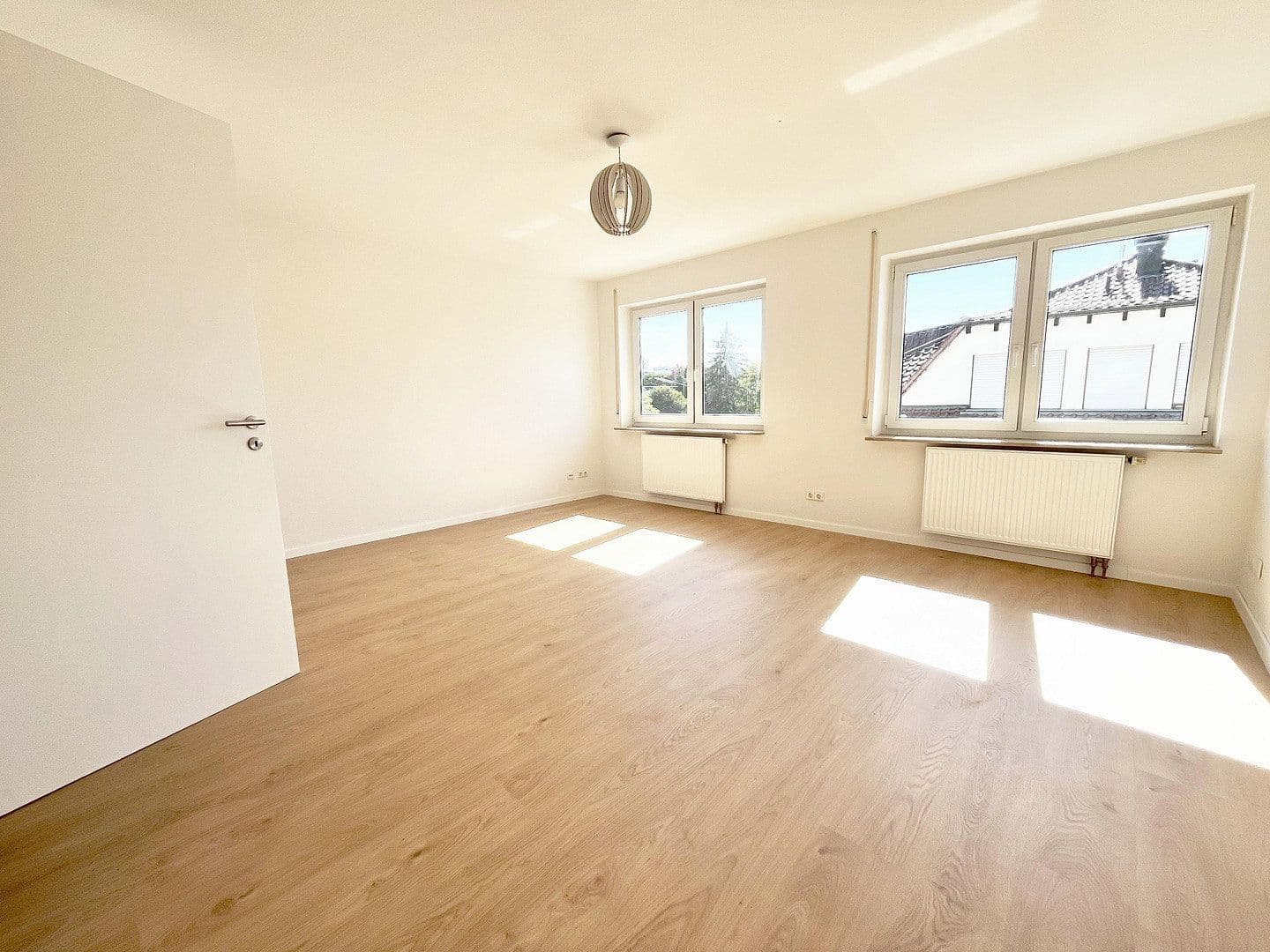 Pronájem bytu 3+kk 103 m², Pforzheim, Bádensko-Württembersko Pronájem bytu 3+kk 103 m², Pforzheim, Bádensko-Württembersko