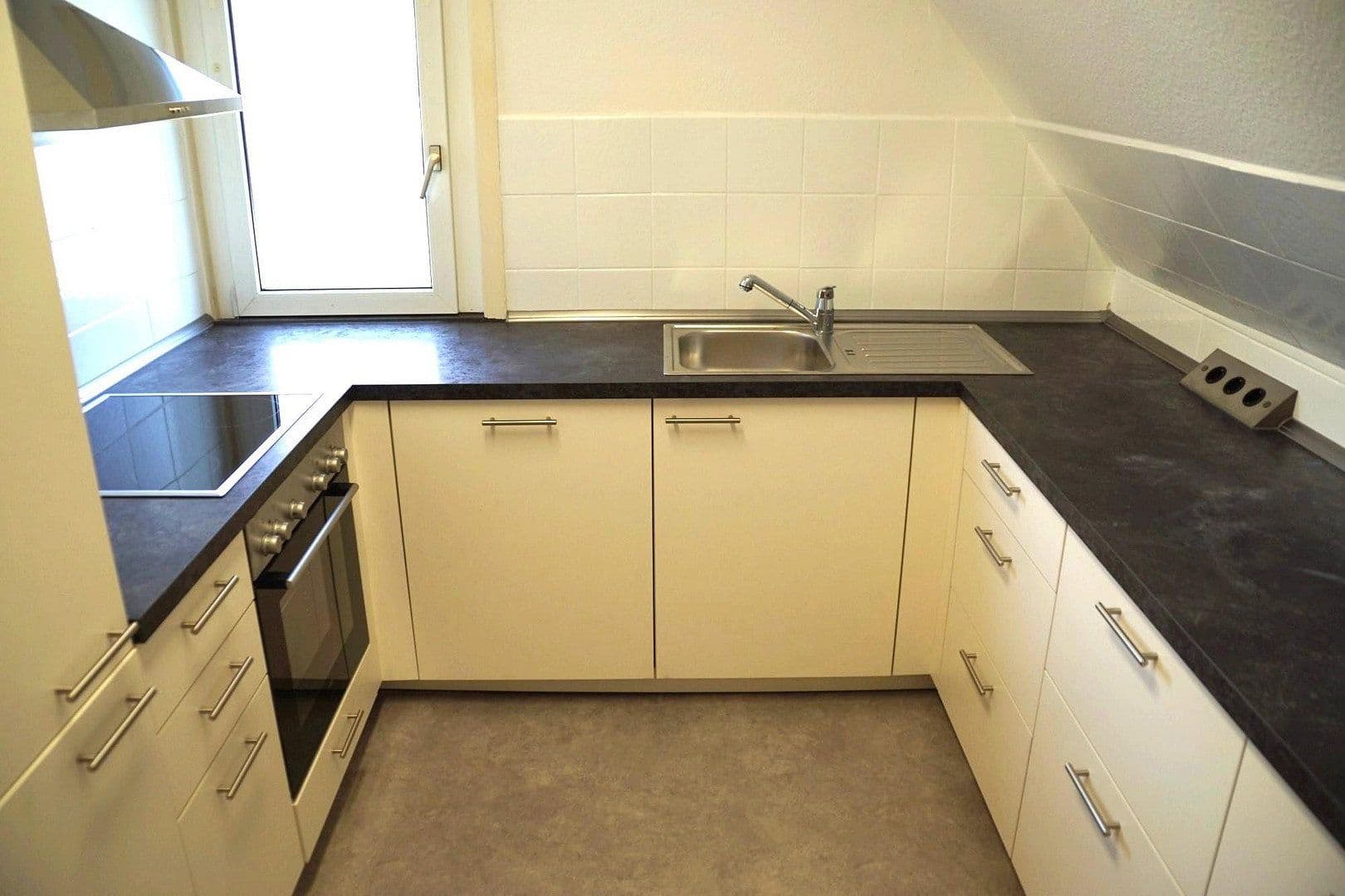 Prodej domu 183 m², pozemek 300 m², Plochingerstr. 137, Esslingen am Neckar, Bádensko-Württembersko Prodej domu 183 m², pozemek 300 m², Plochingerstr. 137, Esslingen am Neckar, Bádensko-Württembersko