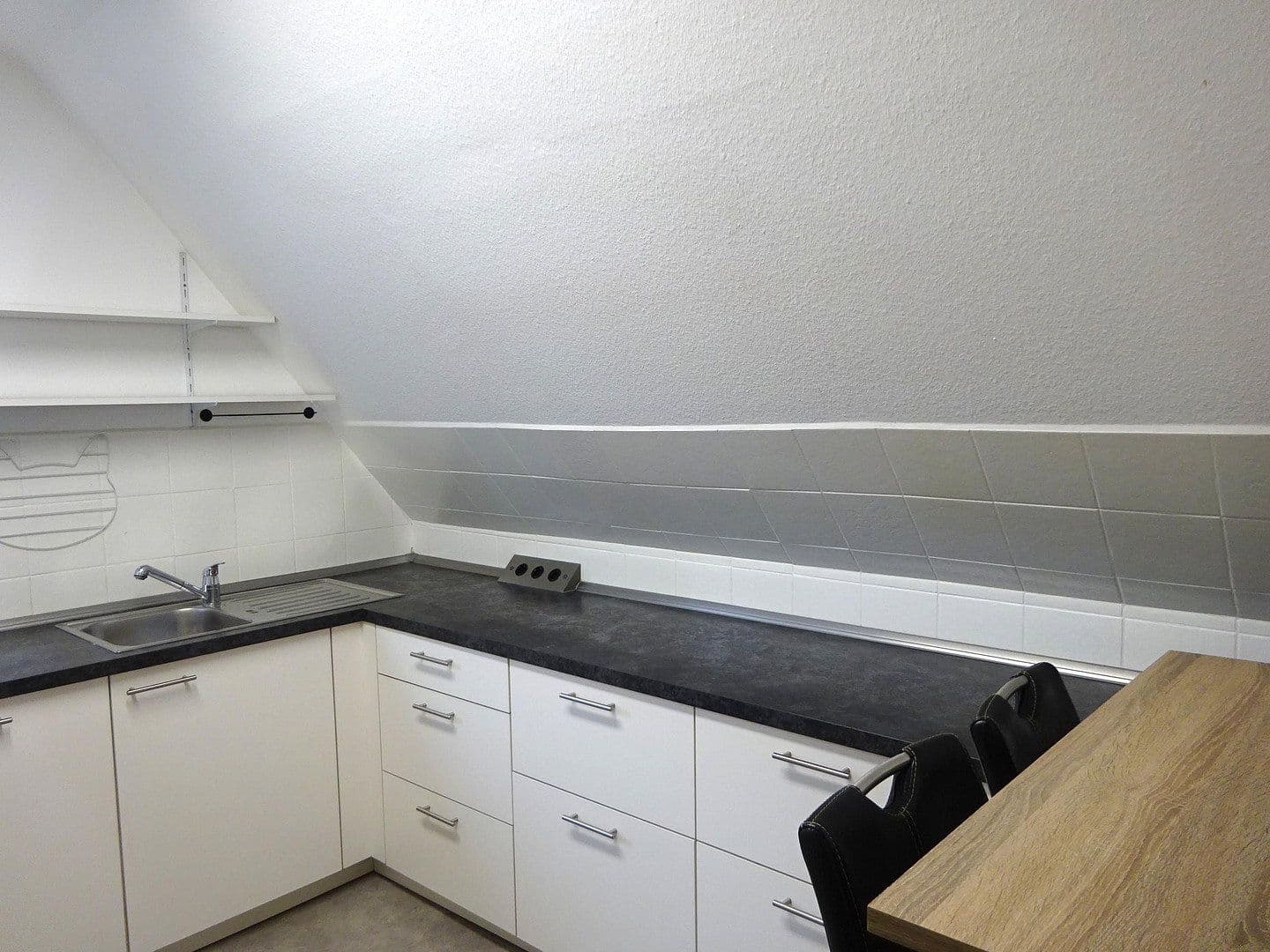 Prodej domu 183 m², pozemek 300 m², Plochingerstr. 137, Esslingen am Neckar, Bádensko-Württembersko Prodej domu 183 m², pozemek 300 m², Plochingerstr. 137, Esslingen am Neckar, Bádensko-Württembersko