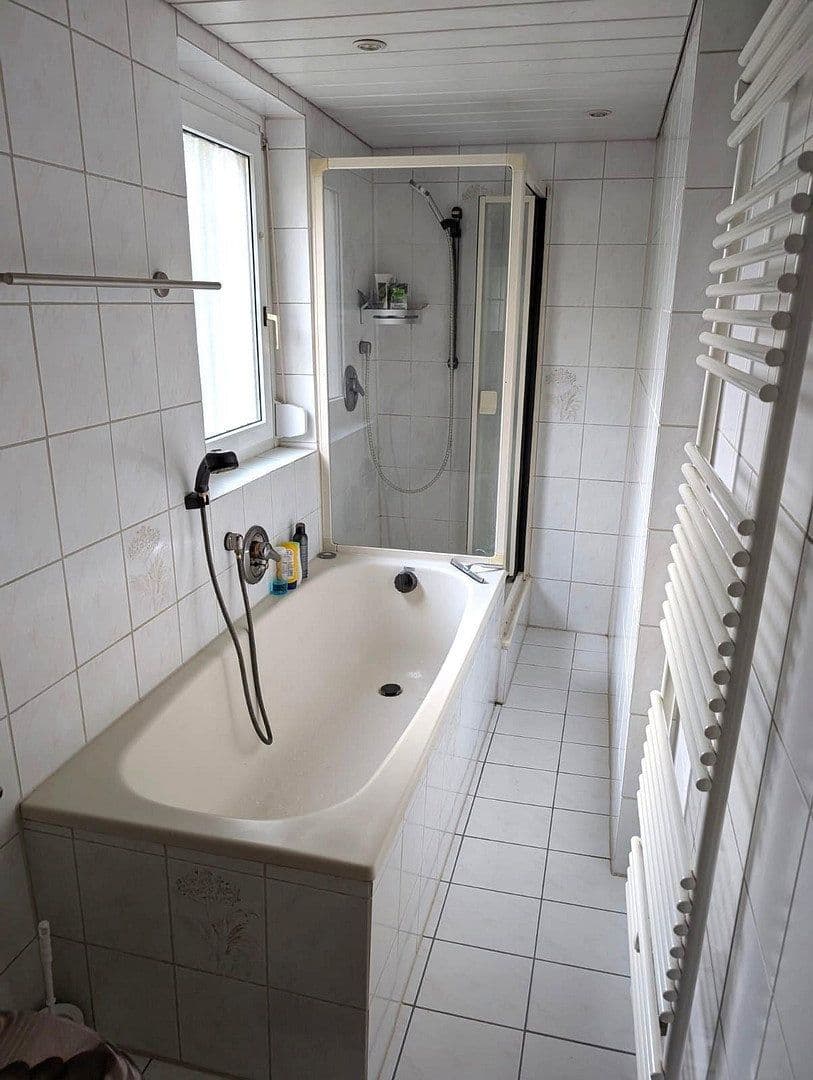 Prodej domu 183 m², pozemek 300 m², Plochingerstr. 137, Esslingen am Neckar, Bádensko-Württembersko Prodej domu 183 m², pozemek 300 m², Plochingerstr. 137, Esslingen am Neckar, Bádensko-Württembersko