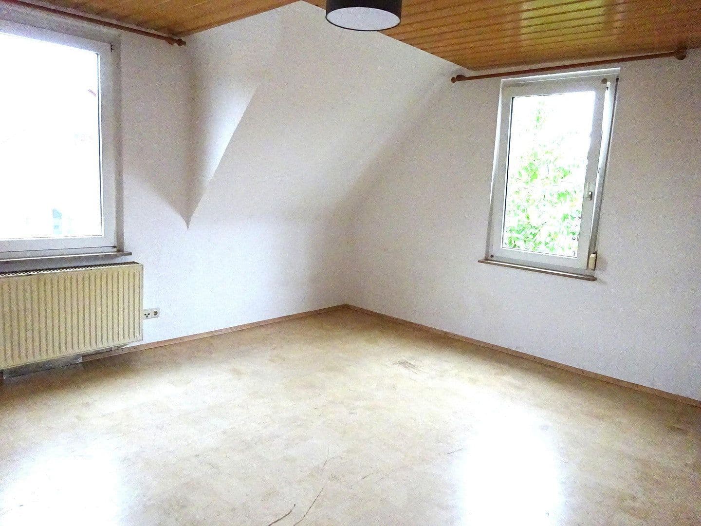 Prodej domu 183 m², pozemek 300 m², Plochingerstr. 137, Esslingen am Neckar, Bádensko-Württembersko Prodej domu 183 m², pozemek 300 m², Plochingerstr. 137, Esslingen am Neckar, Bádensko-Württembersko