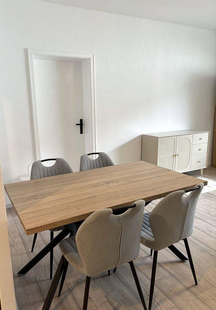 Pronájem bytu 2+1 50 m², Schleißheimer Str. 182, München, Bavorsko Pronájem bytu 2+1 50 m², Schleißheimer Str. 182, München, Bavorsko