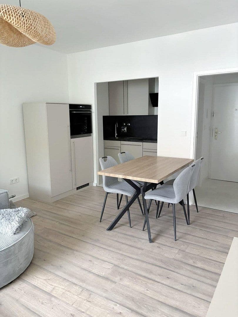 Pronájem bytu 2+1 50 m², Schleißheimer Str. 182, München, Bavorsko Pronájem bytu 2+1 50 m², Schleißheimer Str. 182, München, Bavorsko
