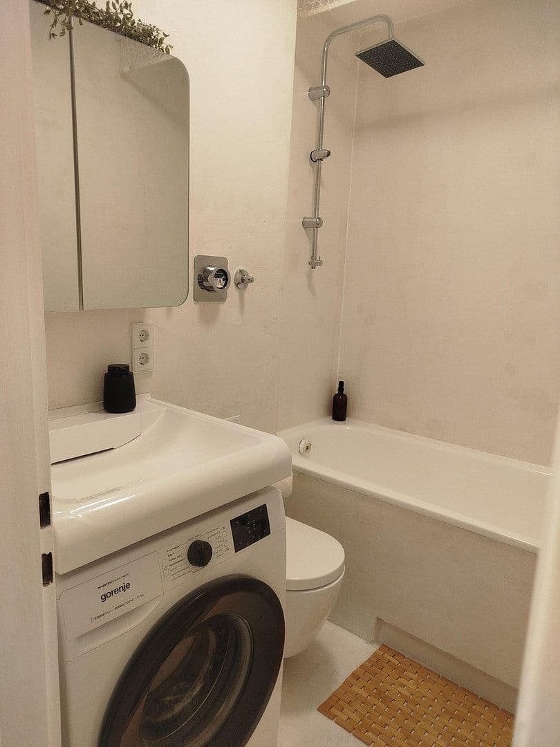 Pronájem bytu 2+1 50 m², Schleißheimer Str. 182, München, Bavorsko Pronájem bytu 2+1 50 m², Schleißheimer Str. 182, München, Bavorsko