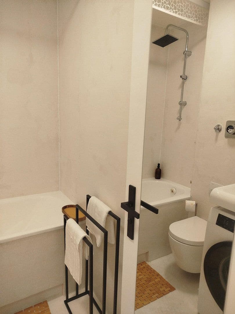 Pronájem bytu 2+1 50 m², Schleißheimer Str. 182, München, Bavorsko Pronájem bytu 2+1 50 m², Schleißheimer Str. 182, München, Bavorsko