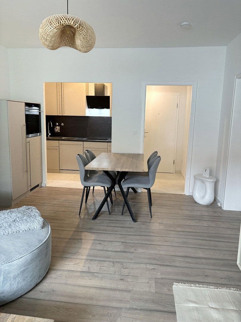 Pronájem bytu 2+1 50 m², Schleißheimer Str. 182, München, Bavorsko Pronájem bytu 2+1 50 m², Schleißheimer Str. 182, München, Bavorsko