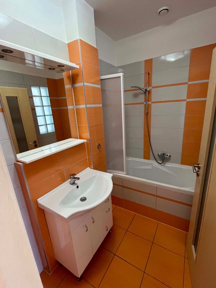 Pronájem bytu 3+kk 72 m², Čajkovského, Hodonín, Jihomoravský kraj Pronájem bytu 3+kk 72 m², Čajkovského, Hodonín, Jihomoravský kraj