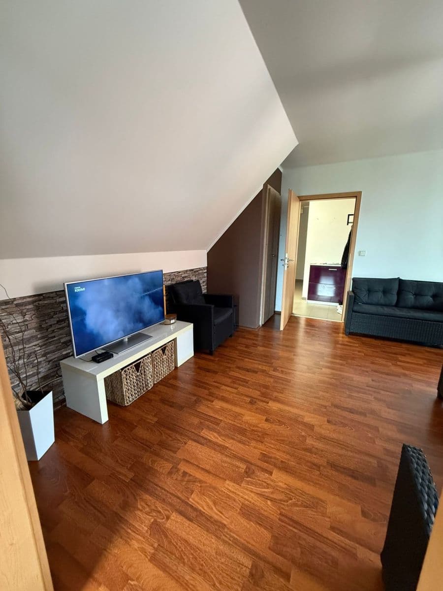 Pronájem bytu 2+1 65 m², Luční, Nupaky, Středočeský kraj Pronájem bytu 2+1 65 m², Luční, Nupaky, Středočeský kraj