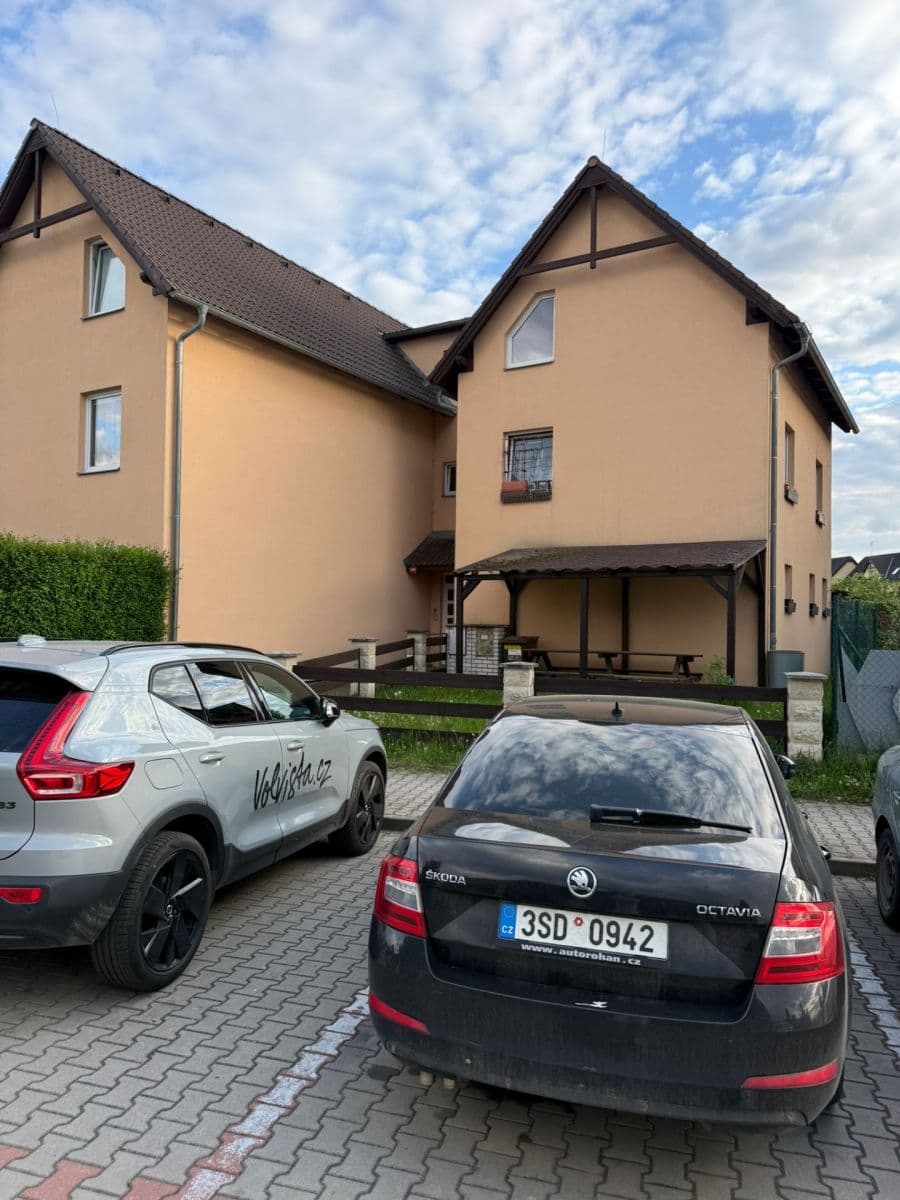 Pronájem bytu 2+1 65 m², Luční, Nupaky, Středočeský kraj Pronájem bytu 2+1 65 m², Luční, Nupaky, Středočeský kraj