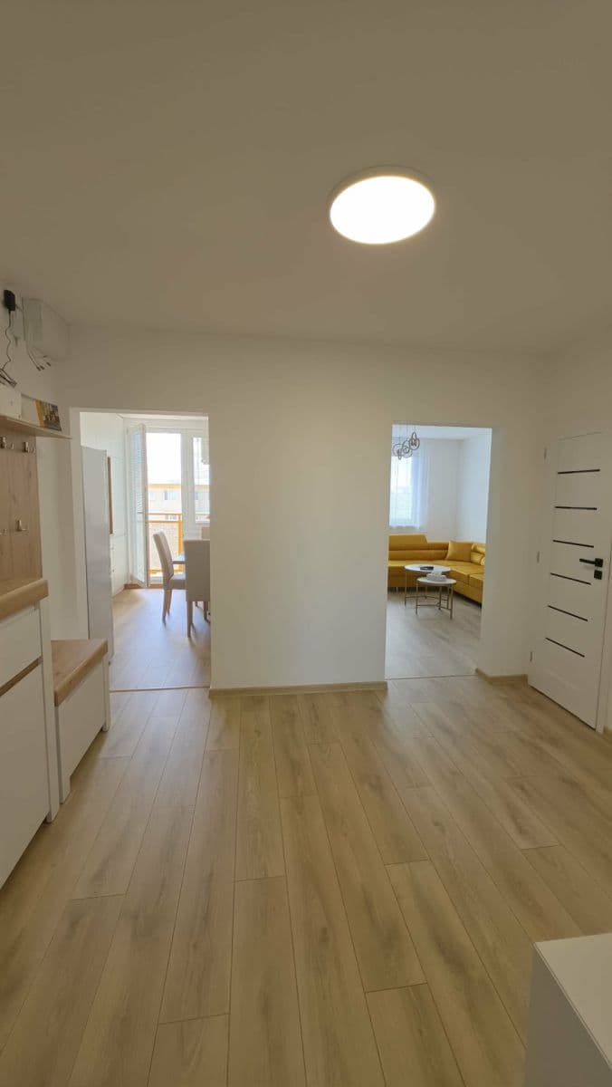 Pronájem bytu 3+1 64 m², A. Bednára, Prievidza, Trenčiansky kraj Pronájem bytu 3+1 64 m², A. Bednára, Prievidza, Trenčiansky kraj
