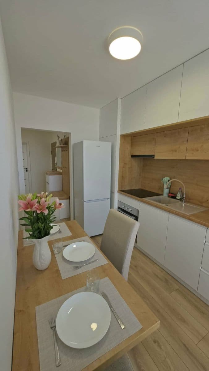Pronájem bytu 3+1 64 m², A. Bednára, Prievidza, Trenčiansky kraj Pronájem bytu 3+1 64 m², A. Bednára, Prievidza, Trenčiansky kraj
