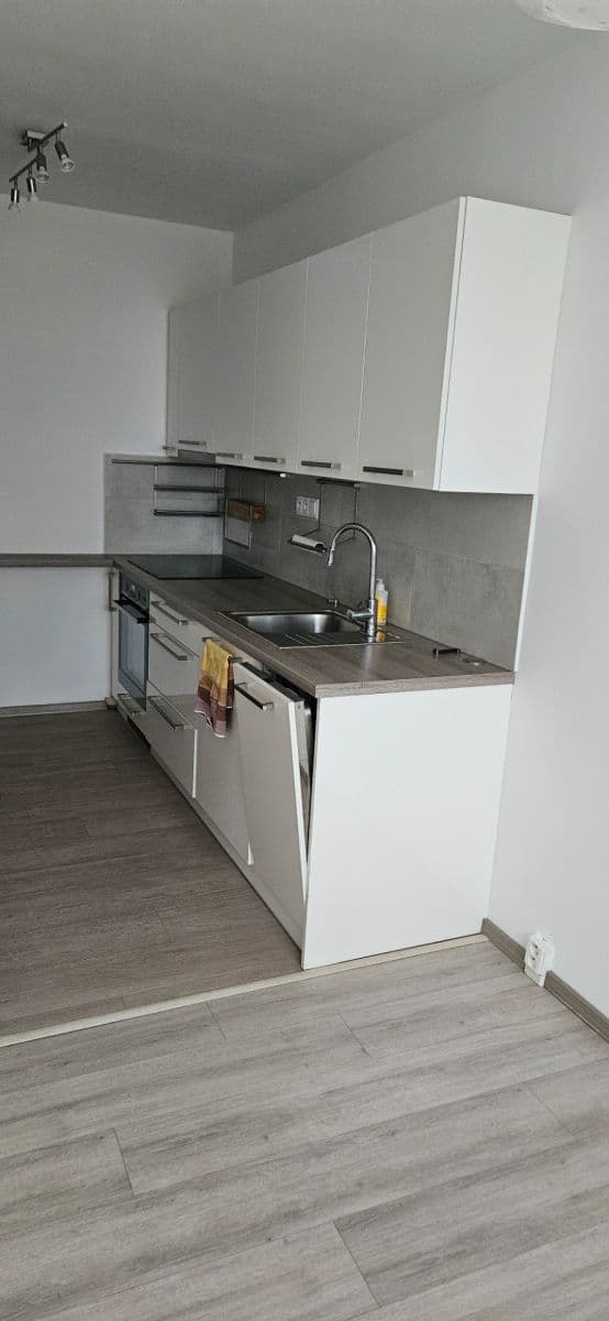 Pronájem bytu 3+1 78 m², Krouzova, Praha, Praha Pronájem bytu 3+1 78 m², Krouzova, Praha, Praha