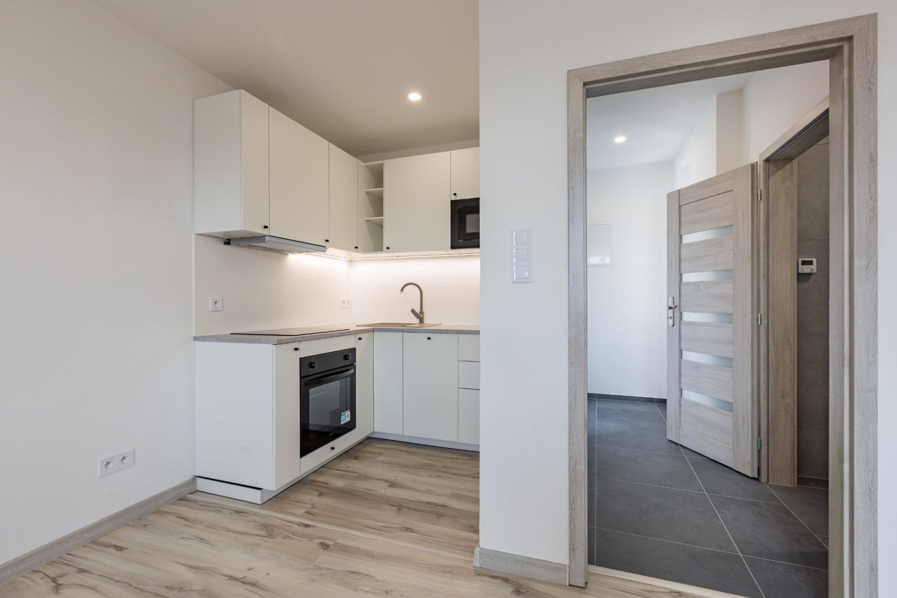 Prodej bytu 1+kk 35 m², Růženy Svobodové, Znojmo, Jihomoravský kraj Prodej bytu 1+kk 35 m², Růženy Svobodové, Znojmo, Jihomoravský kraj