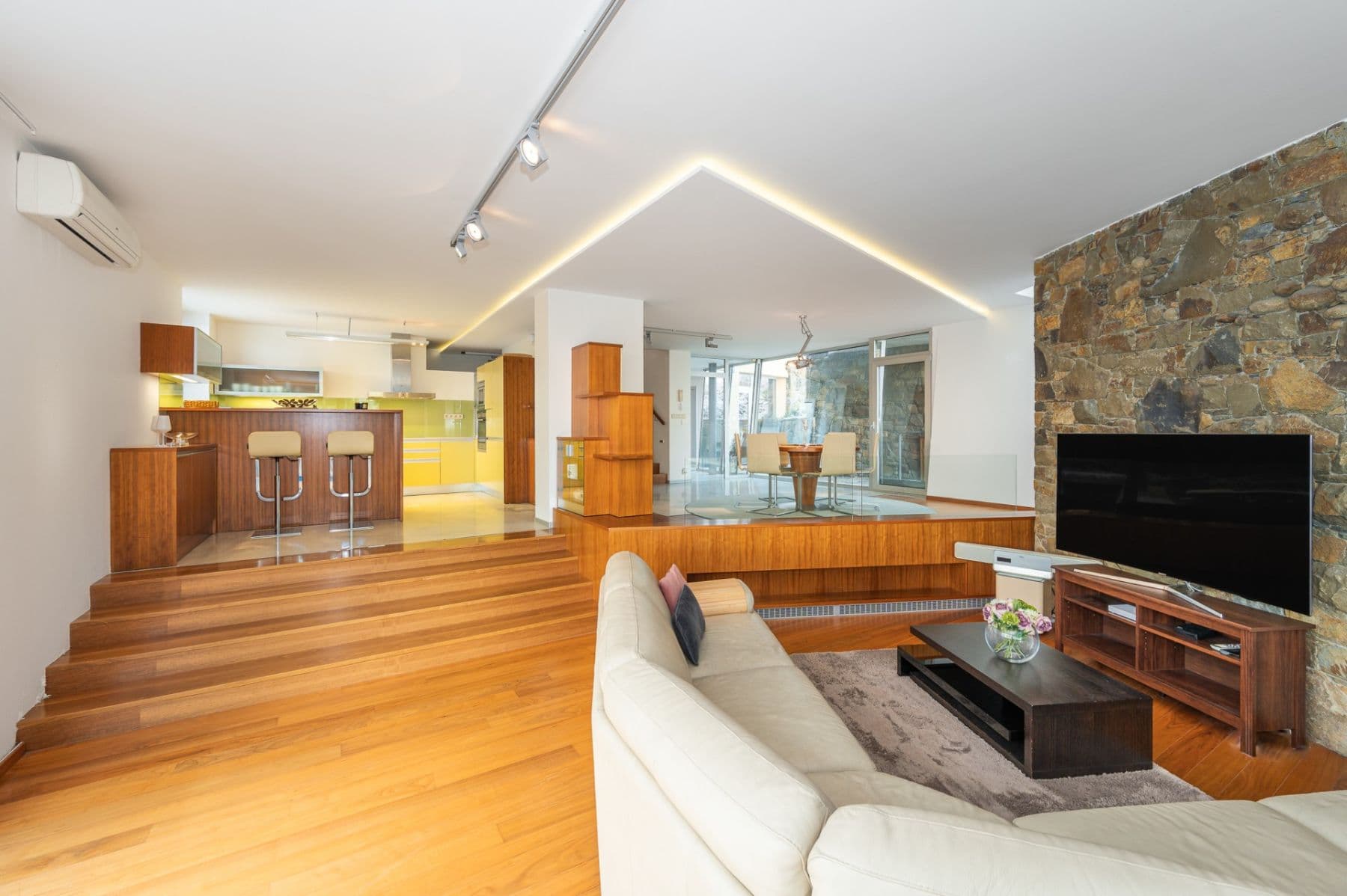 Pronájem domu 437 m², pozemek 1.707 m², Sušilova, Rajhrad, Jihomoravský kraj Pronájem domu 437 m², pozemek 1.707 m², Sušilova, Rajhrad, Jihomoravský kraj