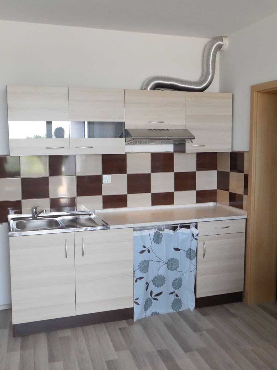 Pronájem bytu 1+kk 32 m², Jabloňová, Moravany, Jihomoravský kraj Pronájem bytu 1+kk 32 m², Jabloňová, Moravany, Jihomoravský kraj