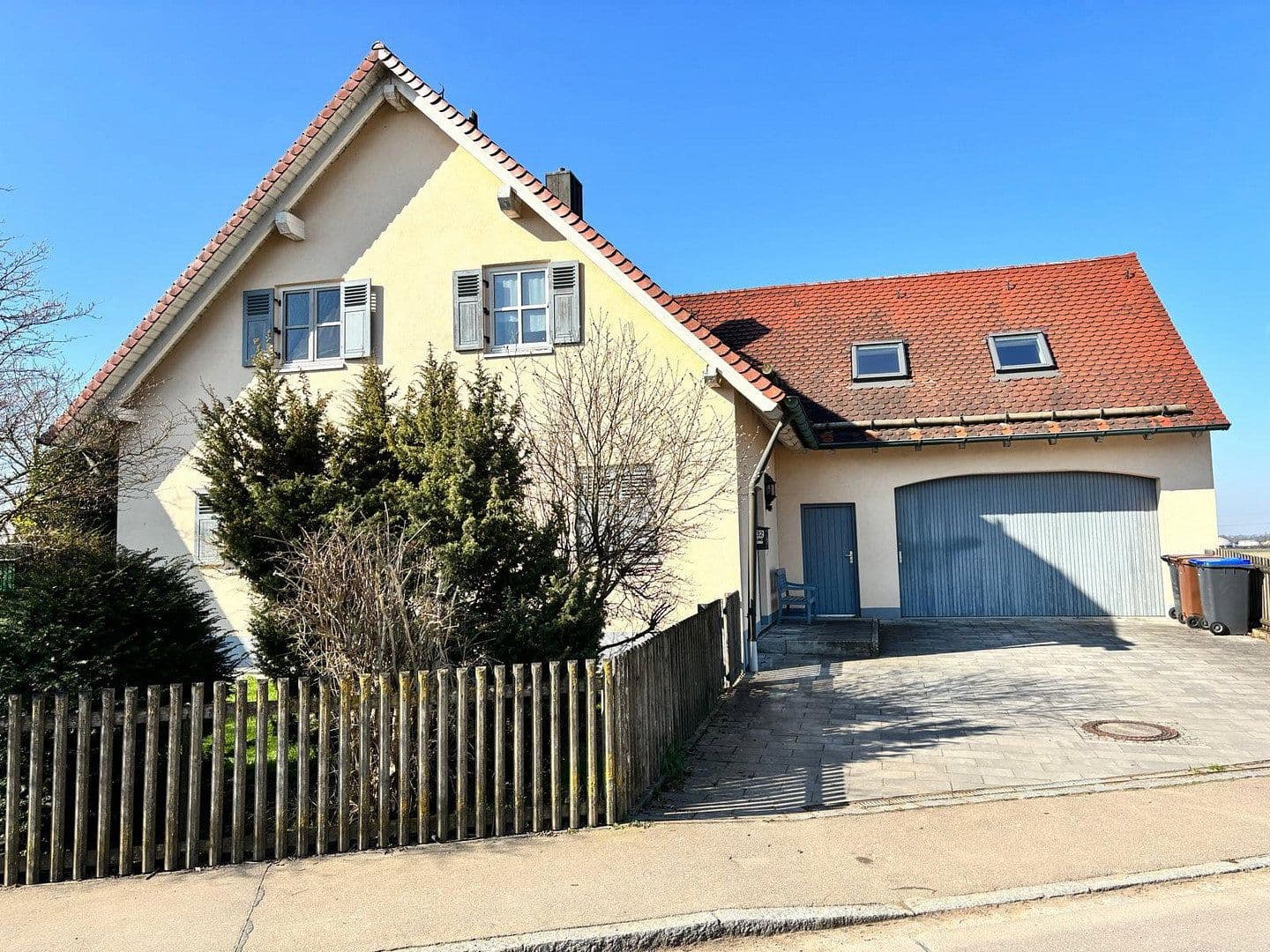 Prodej domu 198 m², pozemek 765 m², Ellgau, Bavorsko Prodej domu 198 m², pozemek 765 m², Ellgau, Bavorsko