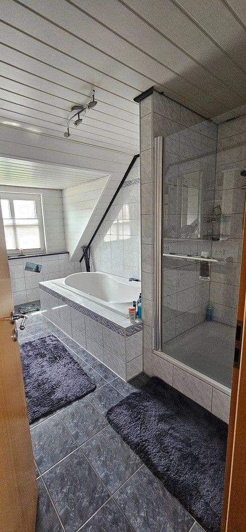 Prodej domu 198 m², pozemek 765 m², Ellgau, Bavorsko Prodej domu 198 m², pozemek 765 m², Ellgau, Bavorsko
