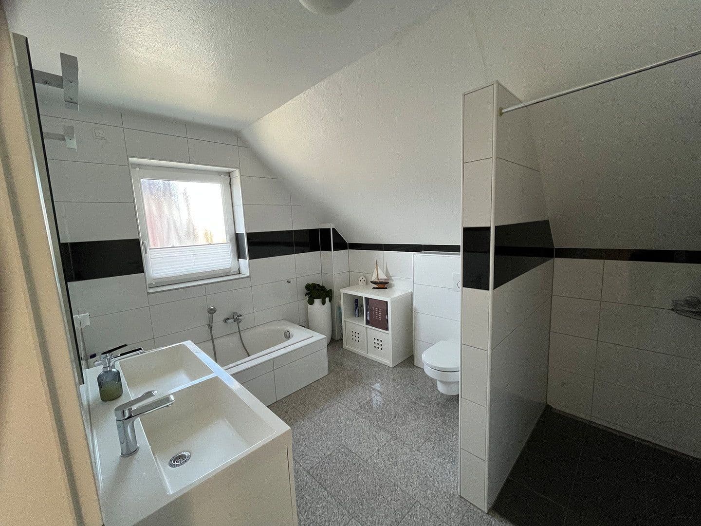 Prodej domu 152 m², pozemek 455 m², Kerpen, Severní Porýní-Vestfálsko Prodej domu 152 m², pozemek 455 m², Kerpen, Severní Porýní-Vestfálsko